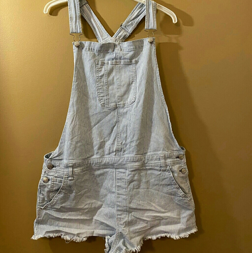 American Eagle Overall shorts